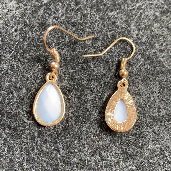 Vintage dangle water drop shape earrings - Picture 4 of 4